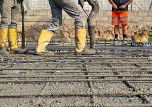 La platea in fase di costruzione con il getto di calcestruzzo